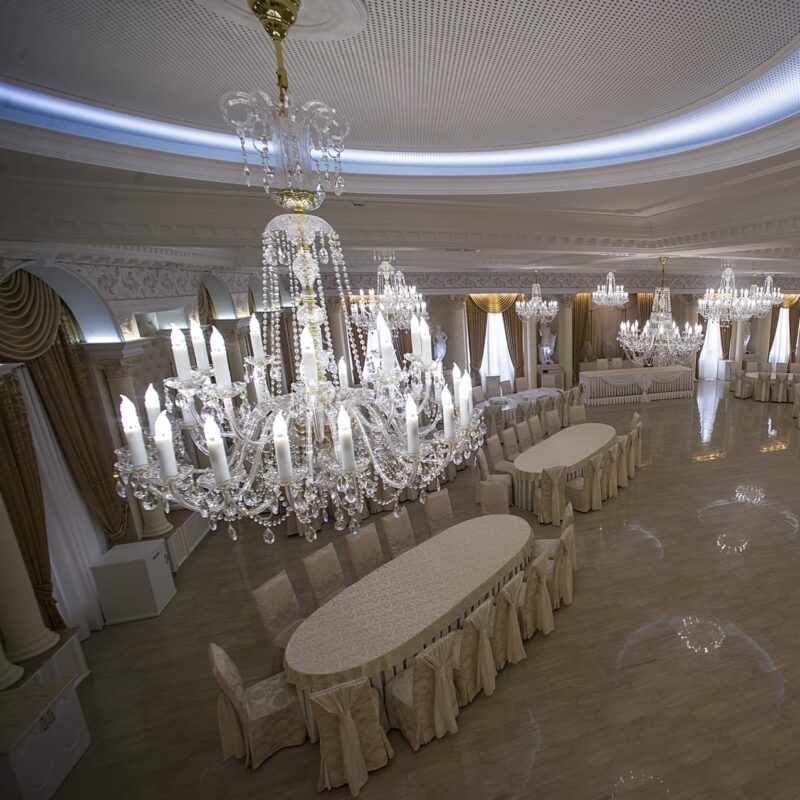 Хрустальные люстры со стеклянными рожками